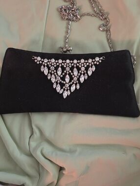 Black Crystal-Embellished Evening Clutch•VALERIE STEVENS•BEAUTIFUL CHAIN RHINEST